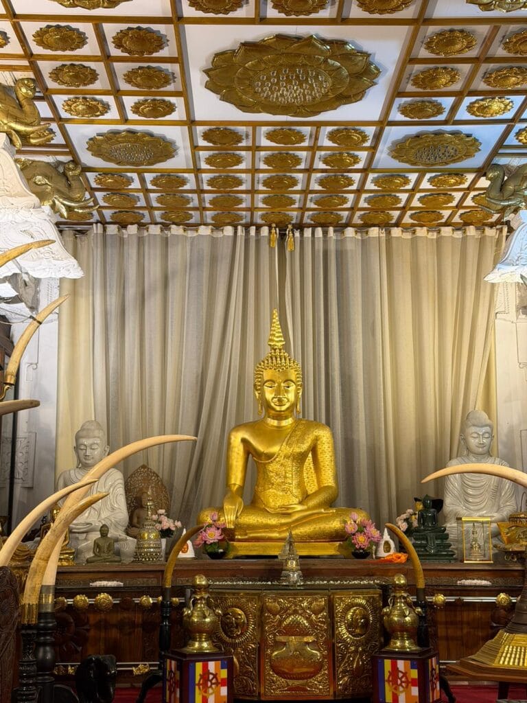 Cosa vedere a Kandy, Tempio del Dente d'oro